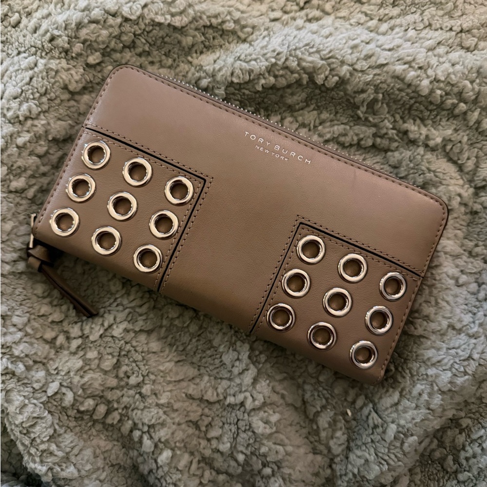 Tory Burch Emerson Zip Continental with grommets